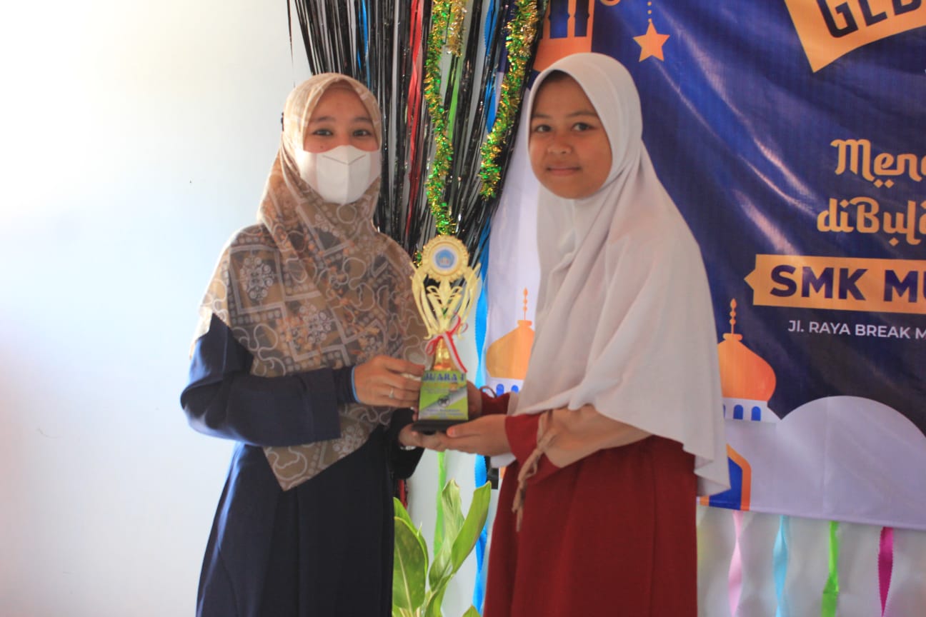 gebyar ramadhan - penyerahan piala.jpg